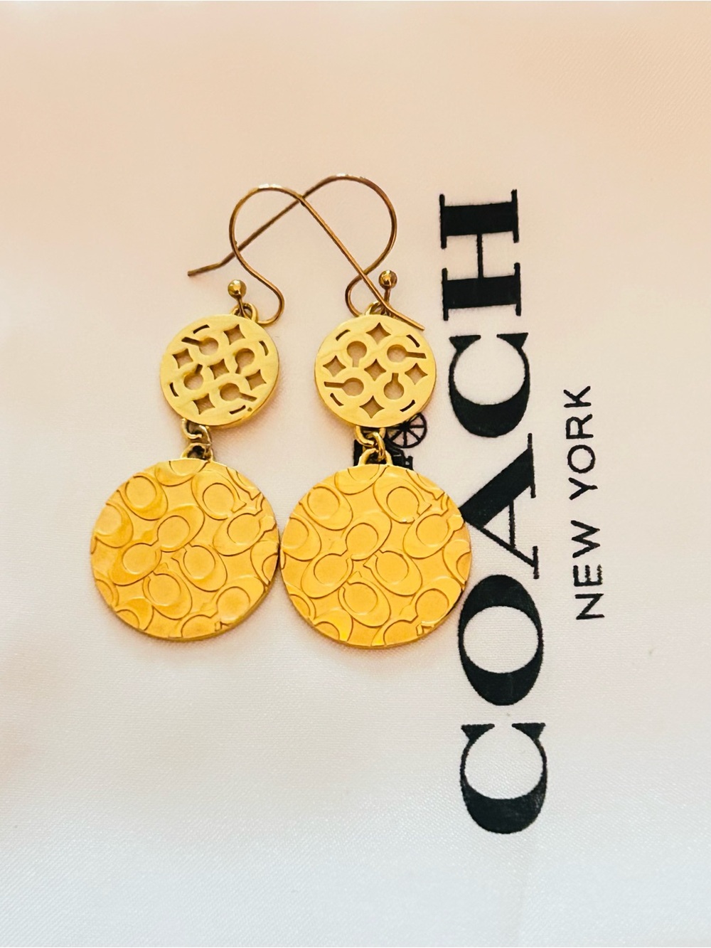 NWOT Coach Y2K Sognature kissing C's Gold Tone Earrings - Picture 4 of 14